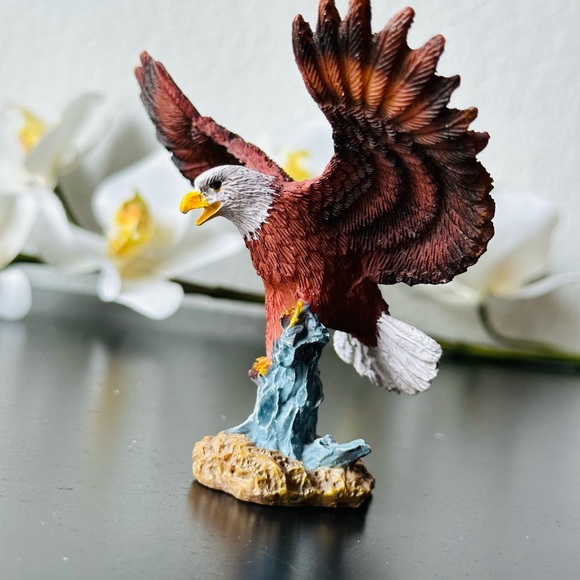 Vintage Small Bald Eagle Resin Figurine H3.3" *W4 Inches Decor - Picture 2 of 6